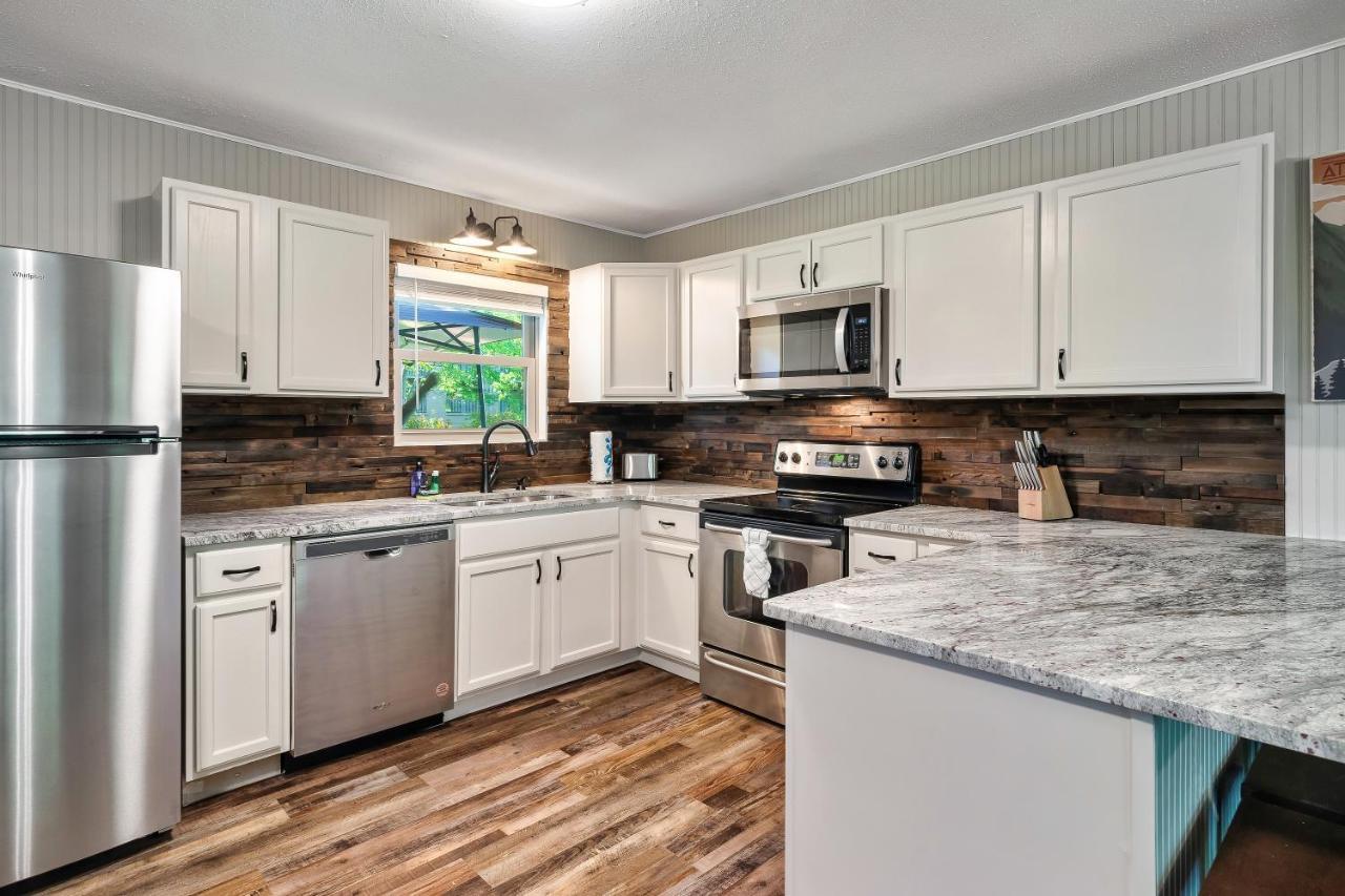 Modern Pigeon Forge Gem Near Dollywood, Gatlinburg & Smokies - 2 Mins To Pkwy & Strip, Hot Tub, Fire Pit, Cable, Hi-Speed Wifi Villa ภายนอก รูปภาพ