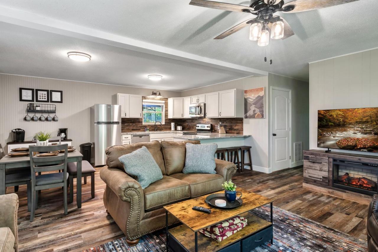 Modern Pigeon Forge Gem Near Dollywood, Gatlinburg & Smokies - 2 Mins To Pkwy & Strip, Hot Tub, Fire Pit, Cable, Hi-Speed Wifi Villa ภายนอก รูปภาพ