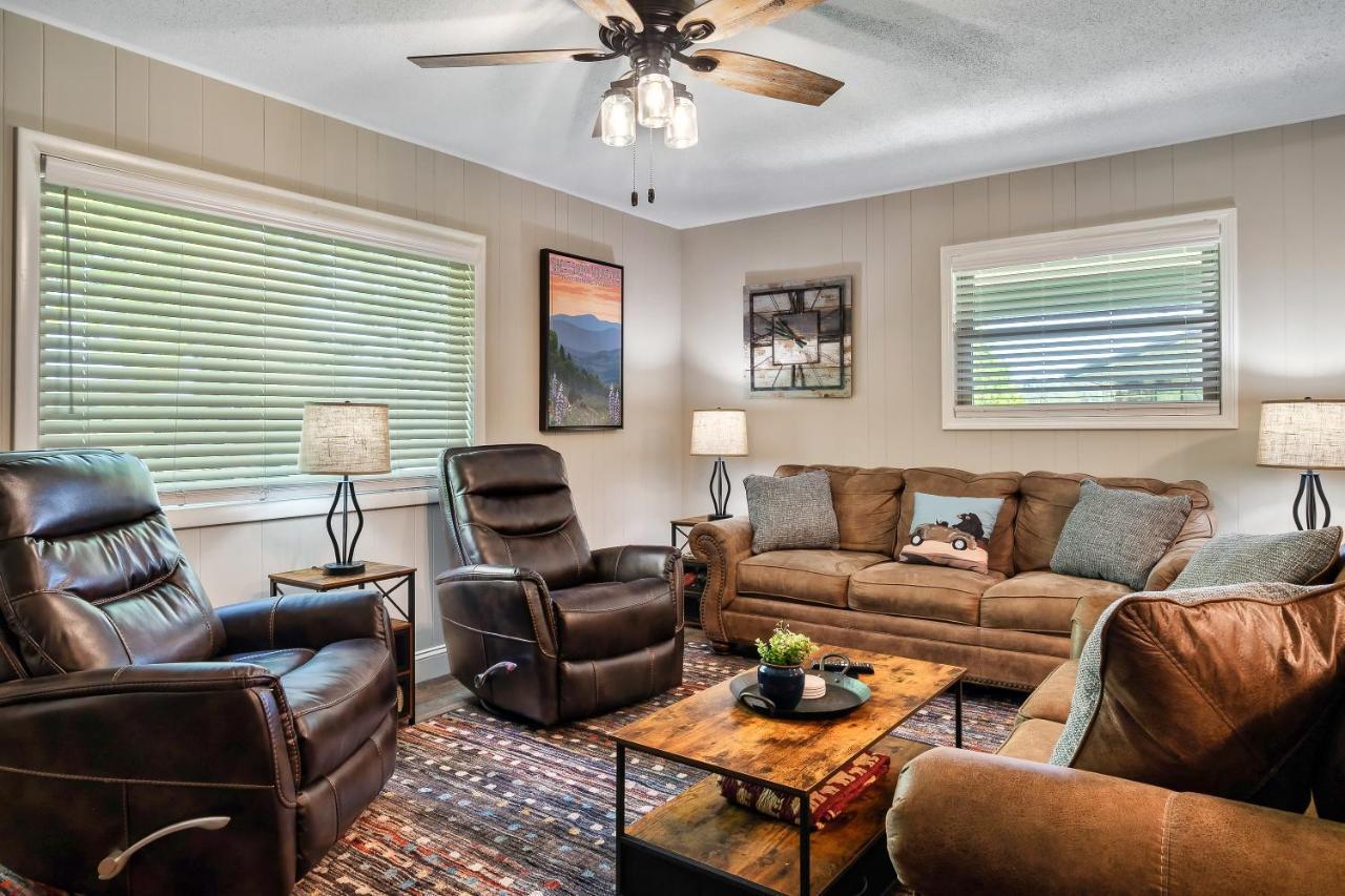 Modern Pigeon Forge Gem Near Dollywood, Gatlinburg & Smokies - 2 Mins To Pkwy & Strip, Hot Tub, Fire Pit, Cable, Hi-Speed Wifi Villa ภายนอก รูปภาพ